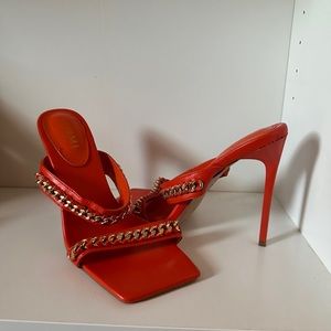 SIMMI Leather Orange Chain Heel Size 8